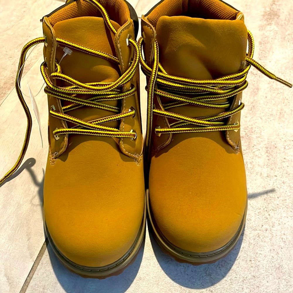 NWT kids boots